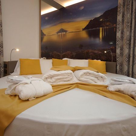 Ambassador Suite Hotel Рива дел Гарда Екстериор снимка