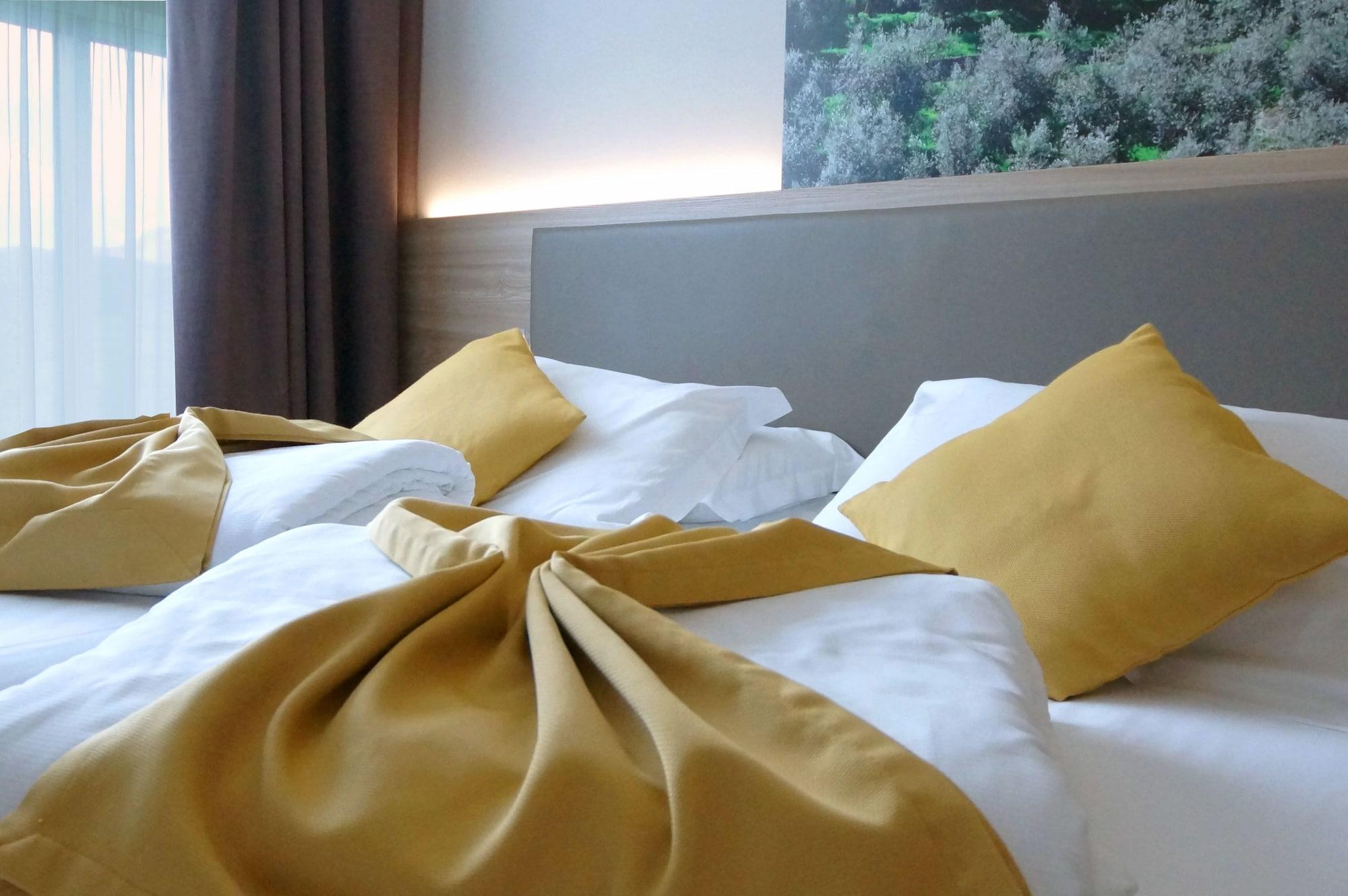 Ambassador Suite Hotel Рива дел Гарда Екстериор снимка