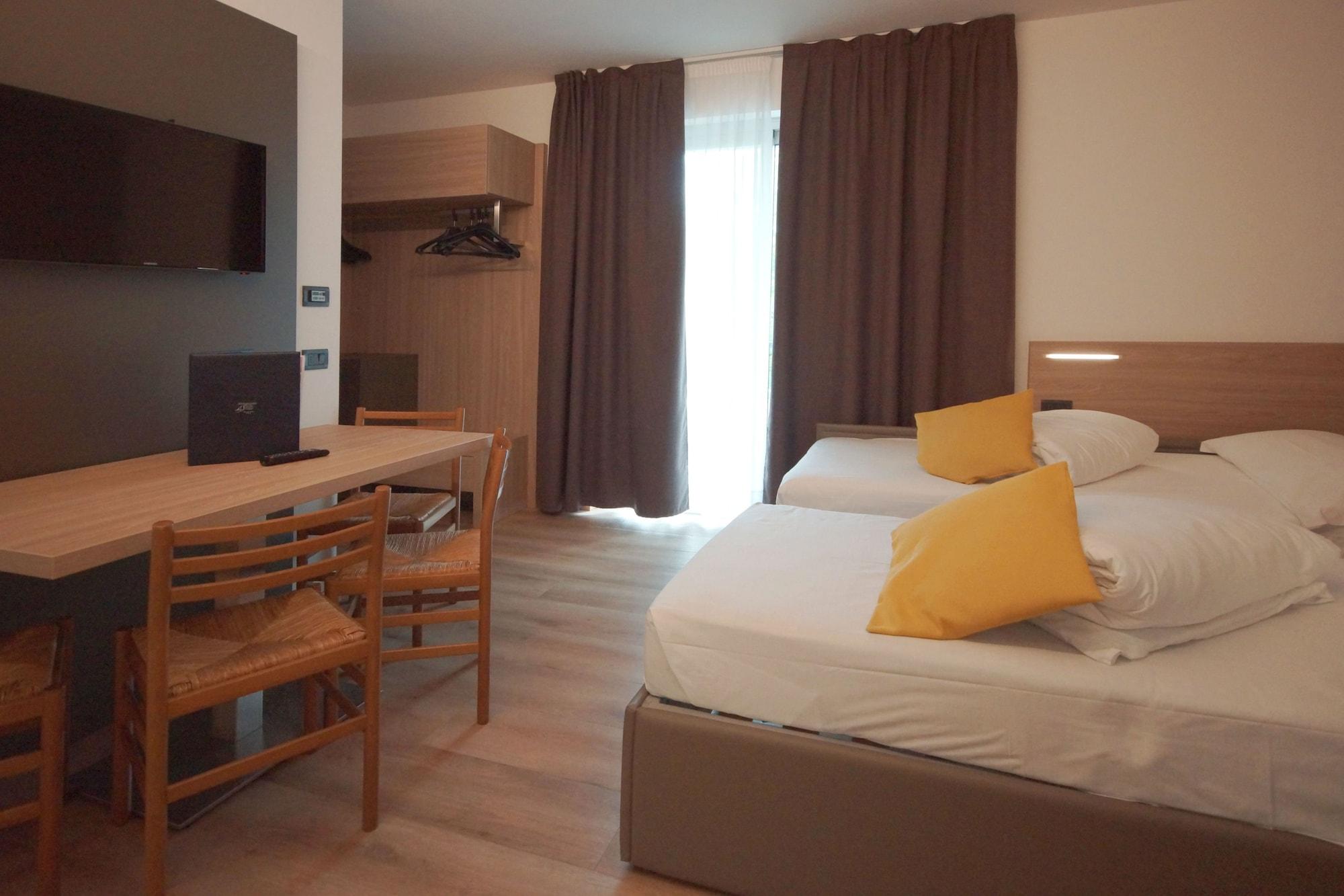Ambassador Suite Hotel Рива дел Гарда Екстериор снимка