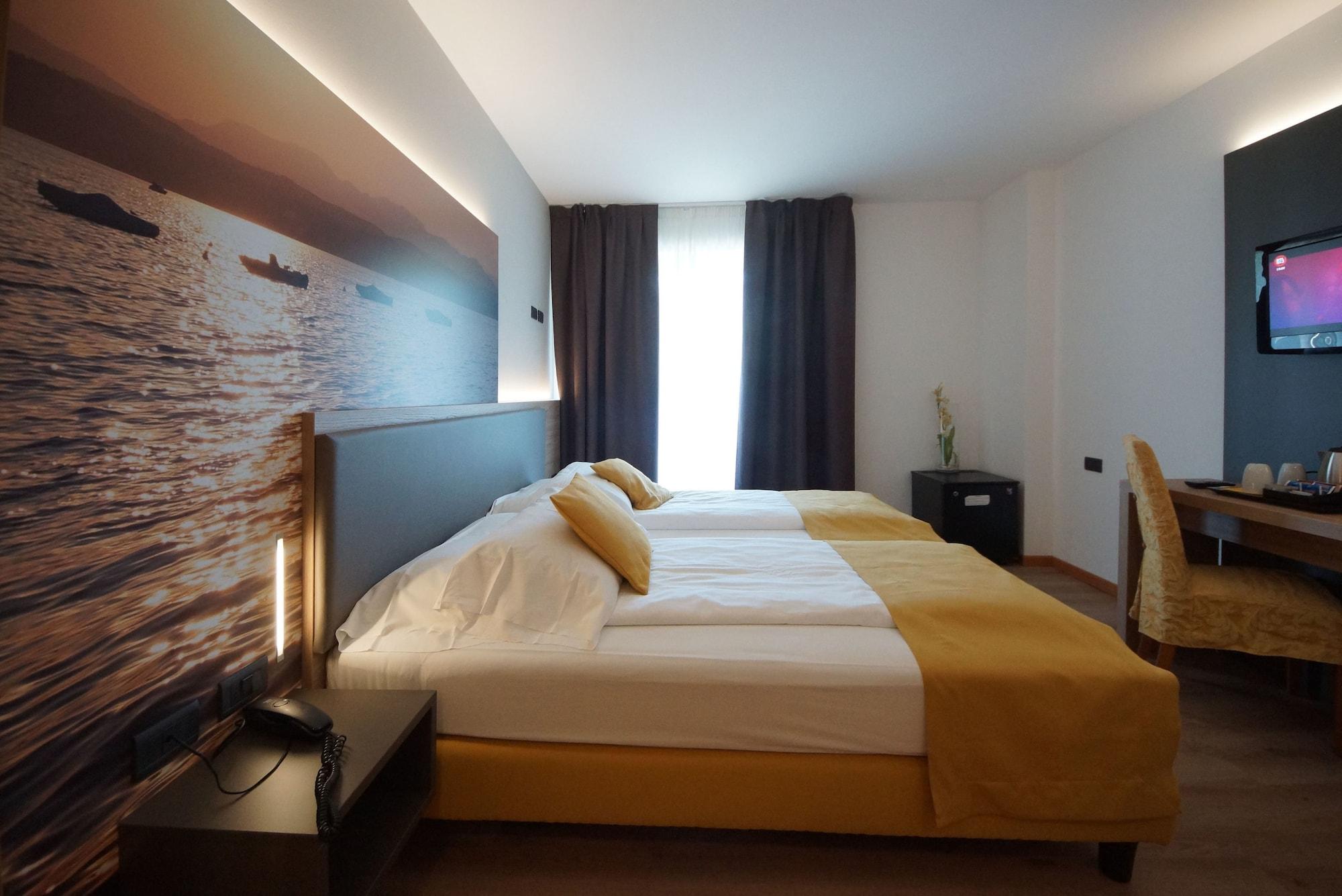 Ambassador Suite Hotel Рива дел Гарда Екстериор снимка