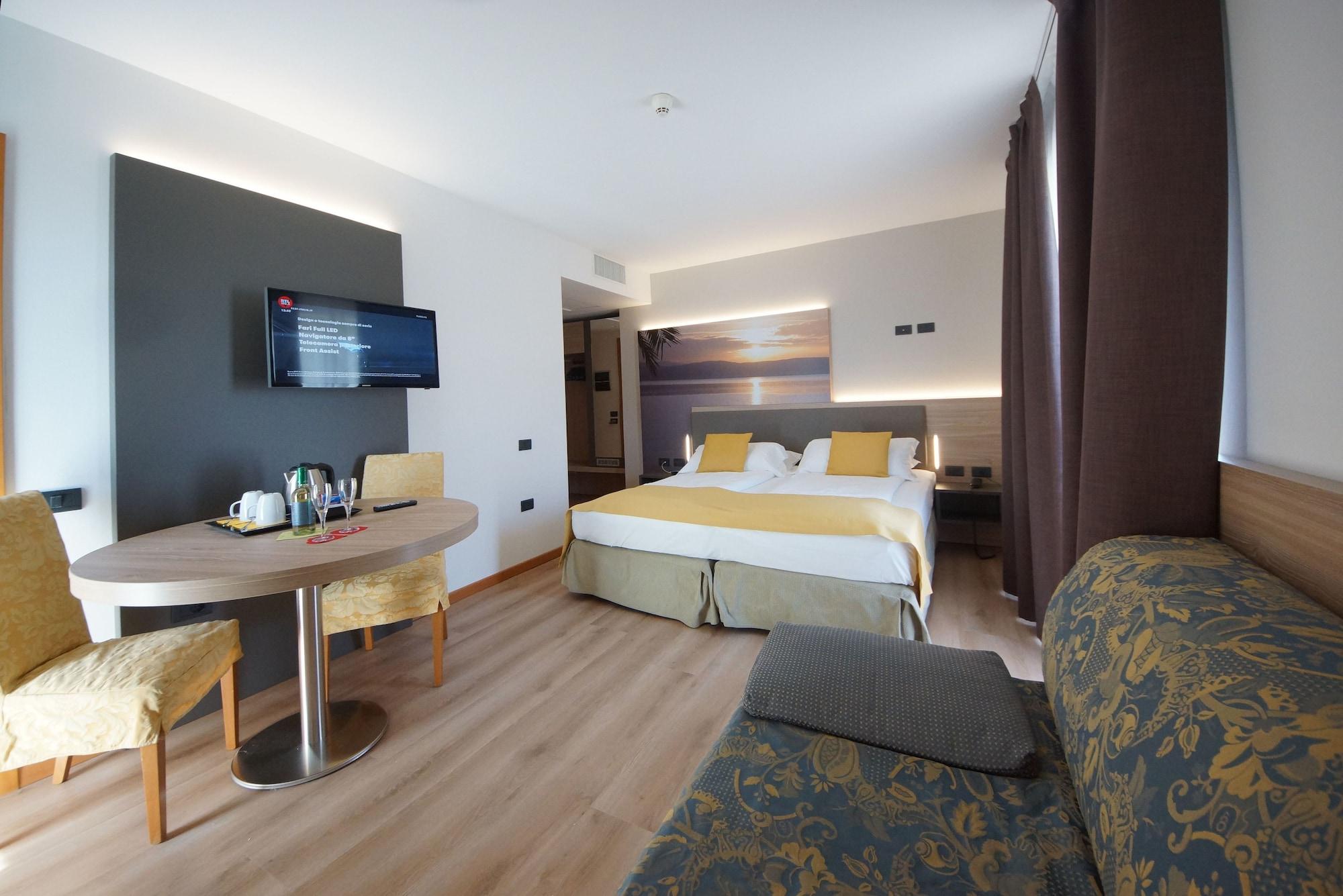 Ambassador Suite Hotel Рива дел Гарда Екстериор снимка