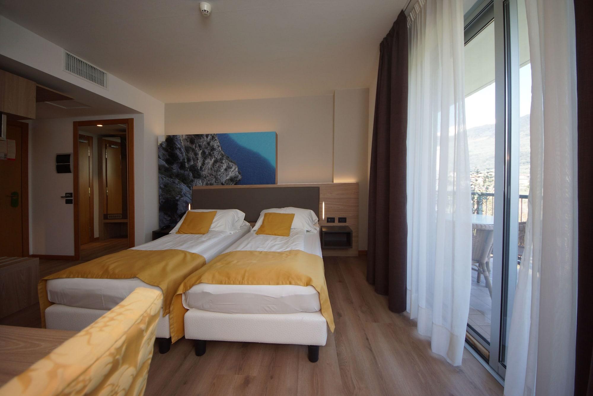 Ambassador Suite Hotel Рива дел Гарда Екстериор снимка