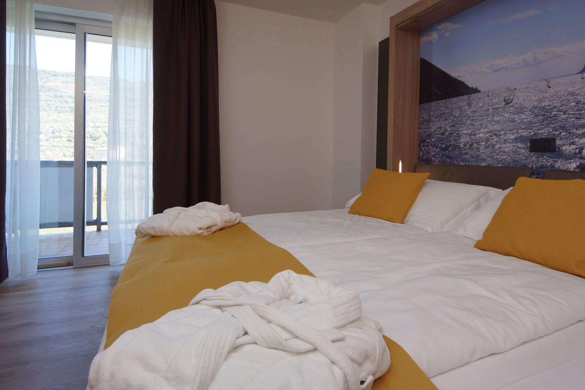 Ambassador Suite Hotel Рива дел Гарда Екстериор снимка
