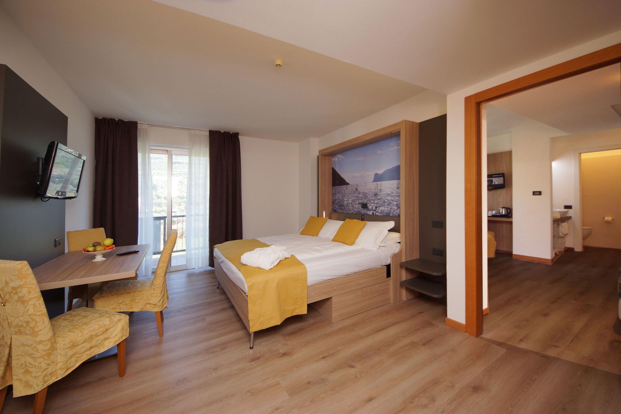 Ambassador Suite Hotel Рива дел Гарда Екстериор снимка