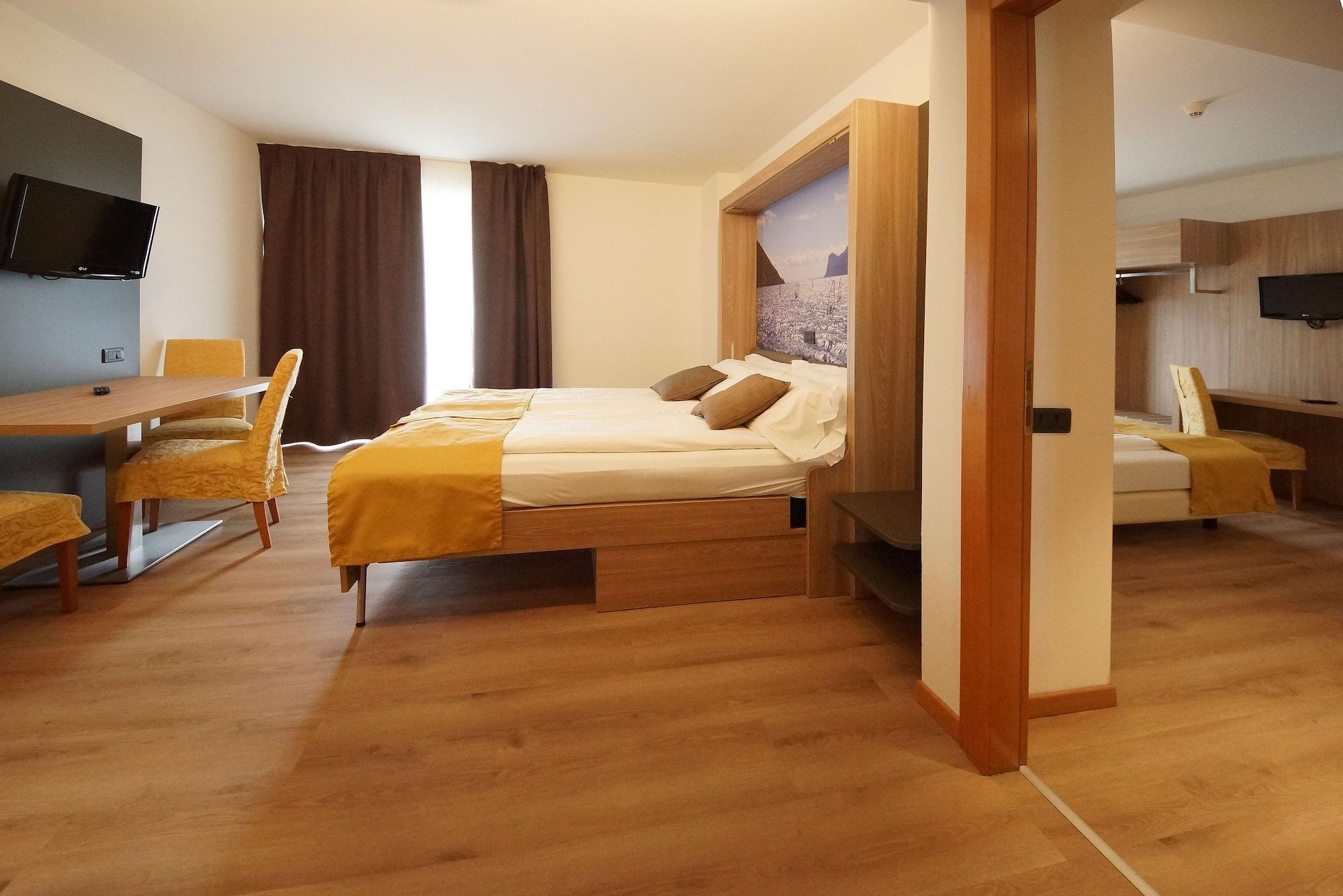 Ambassador Suite Hotel Рива дел Гарда Екстериор снимка