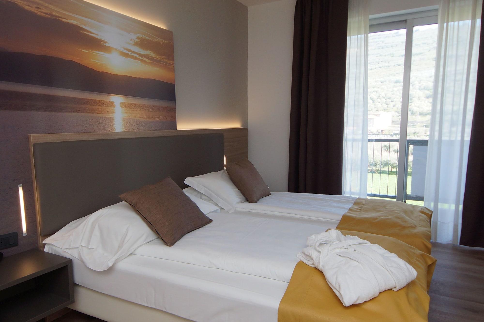 Ambassador Suite Hotel Рива дел Гарда Екстериор снимка