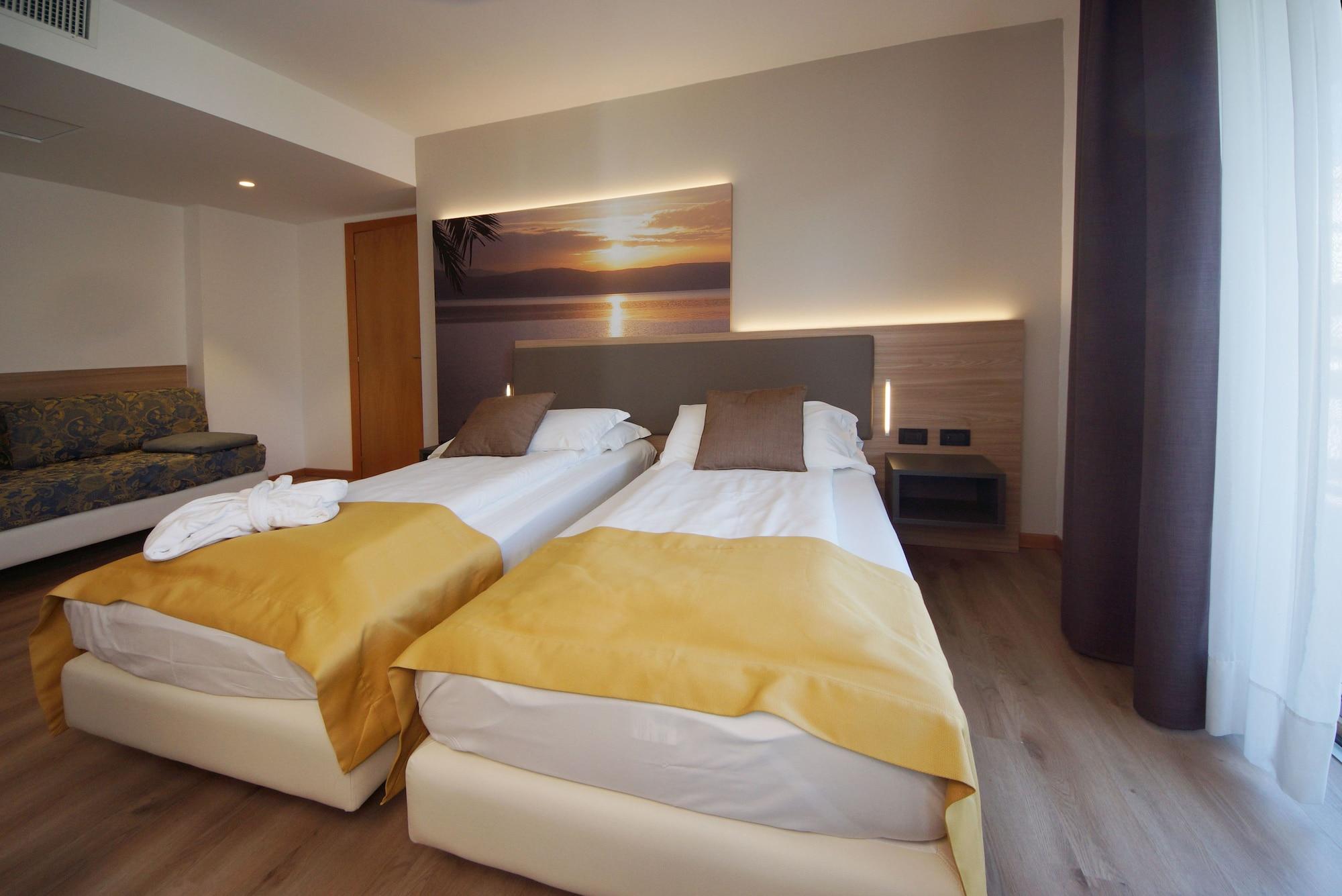 Ambassador Suite Hotel Рива дел Гарда Екстериор снимка