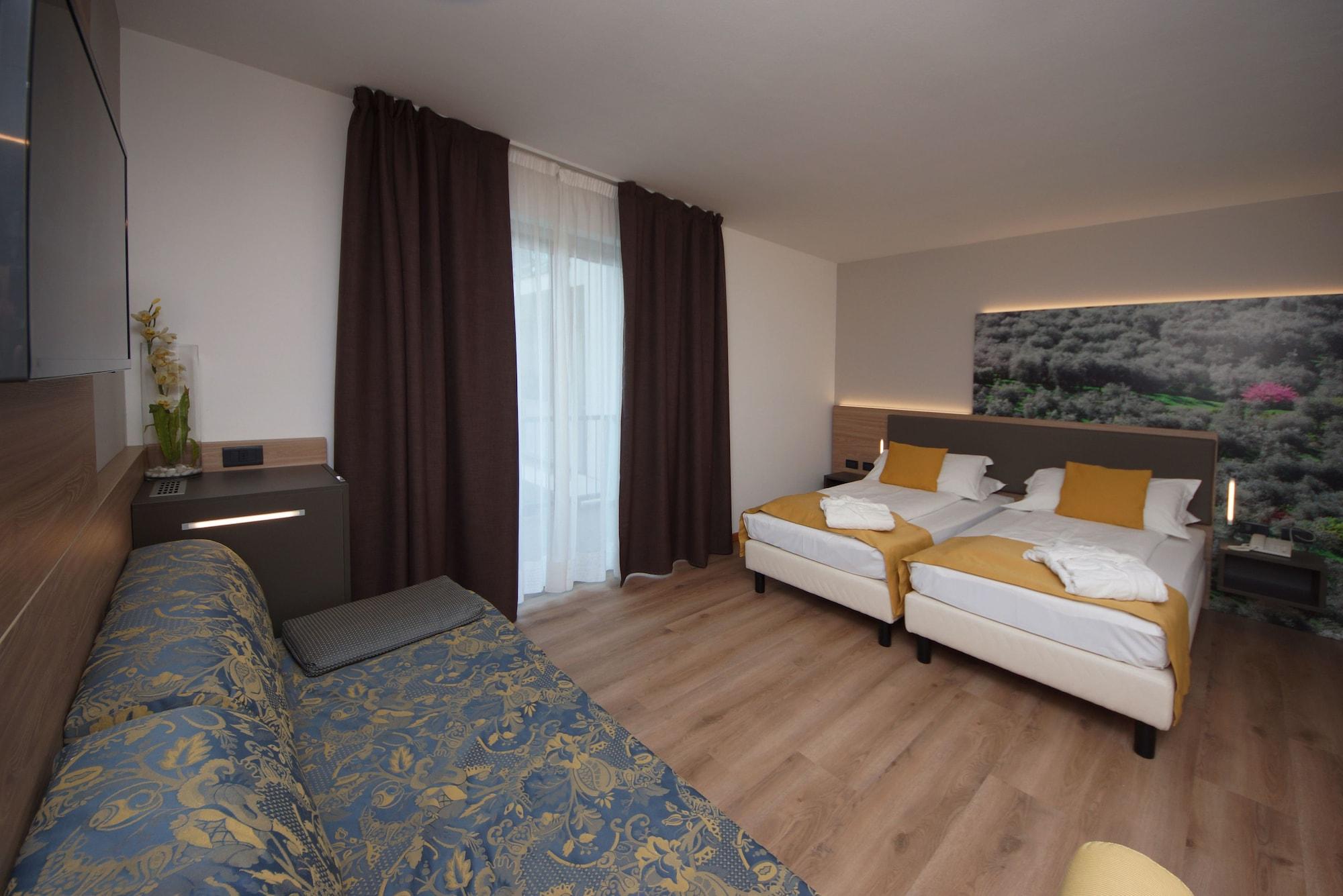 Ambassador Suite Hotel Рива дел Гарда Екстериор снимка