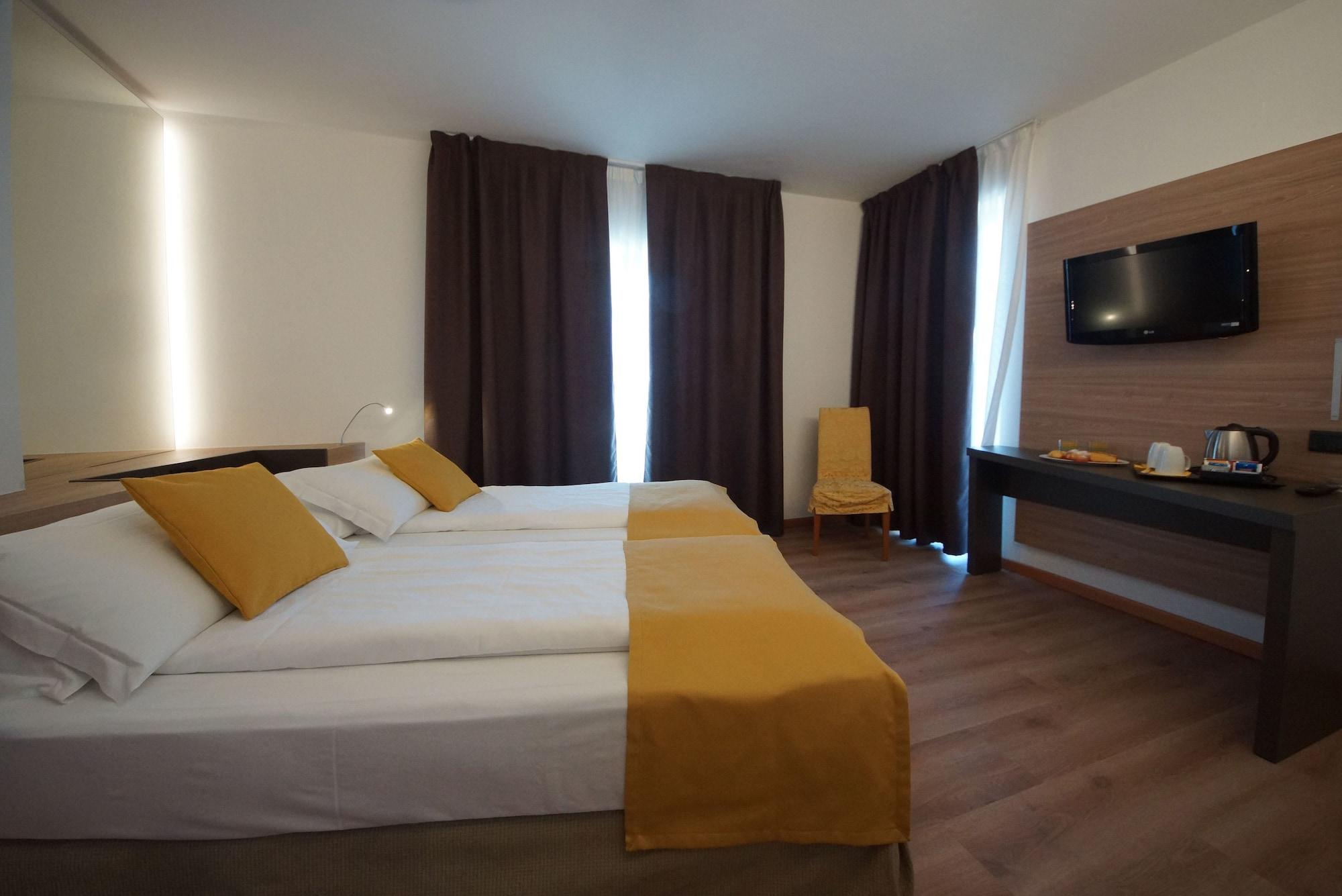 Ambassador Suite Hotel Рива дел Гарда Екстериор снимка