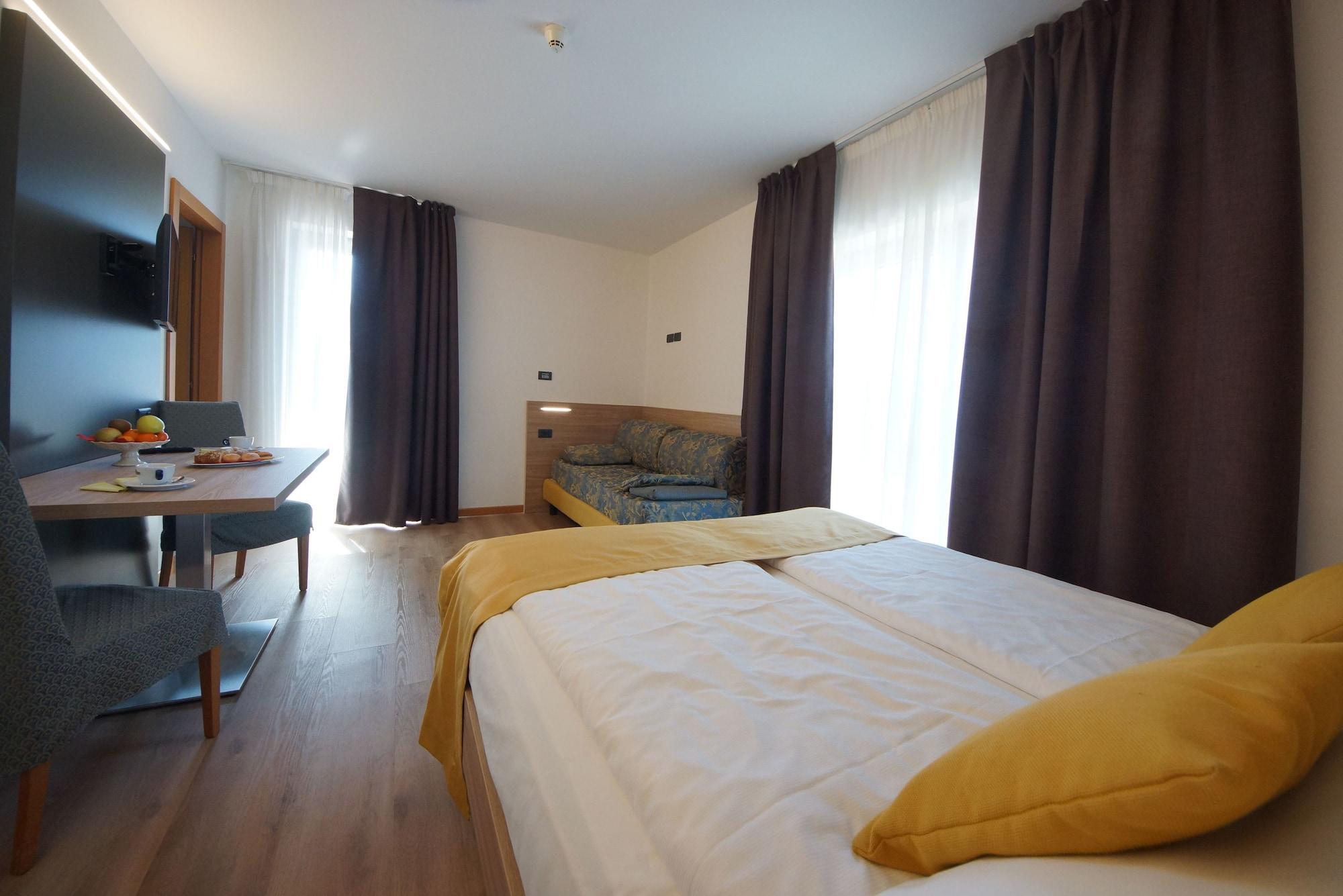Ambassador Suite Hotel Рива дел Гарда Екстериор снимка
