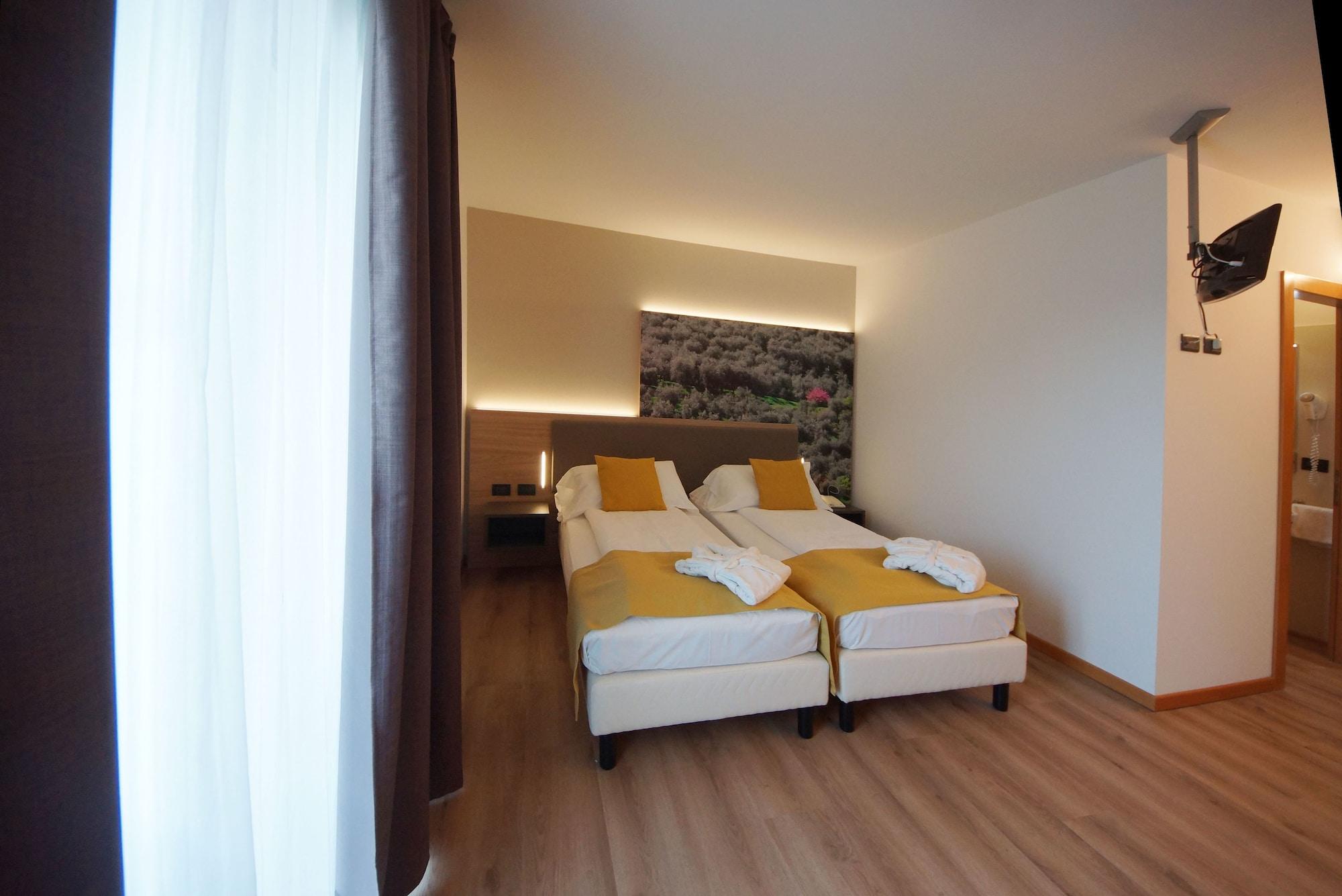 Ambassador Suite Hotel Рива дел Гарда Екстериор снимка