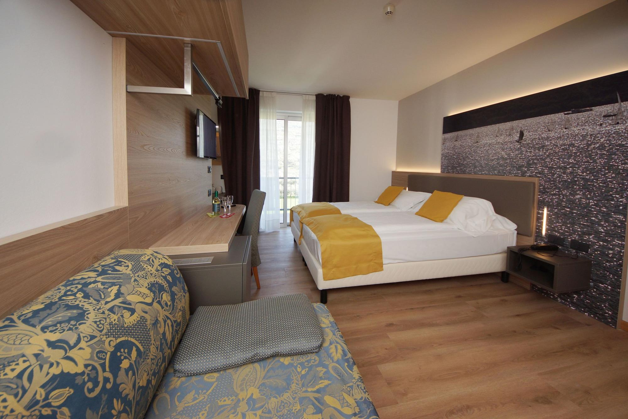 Ambassador Suite Hotel Рива дел Гарда Екстериор снимка