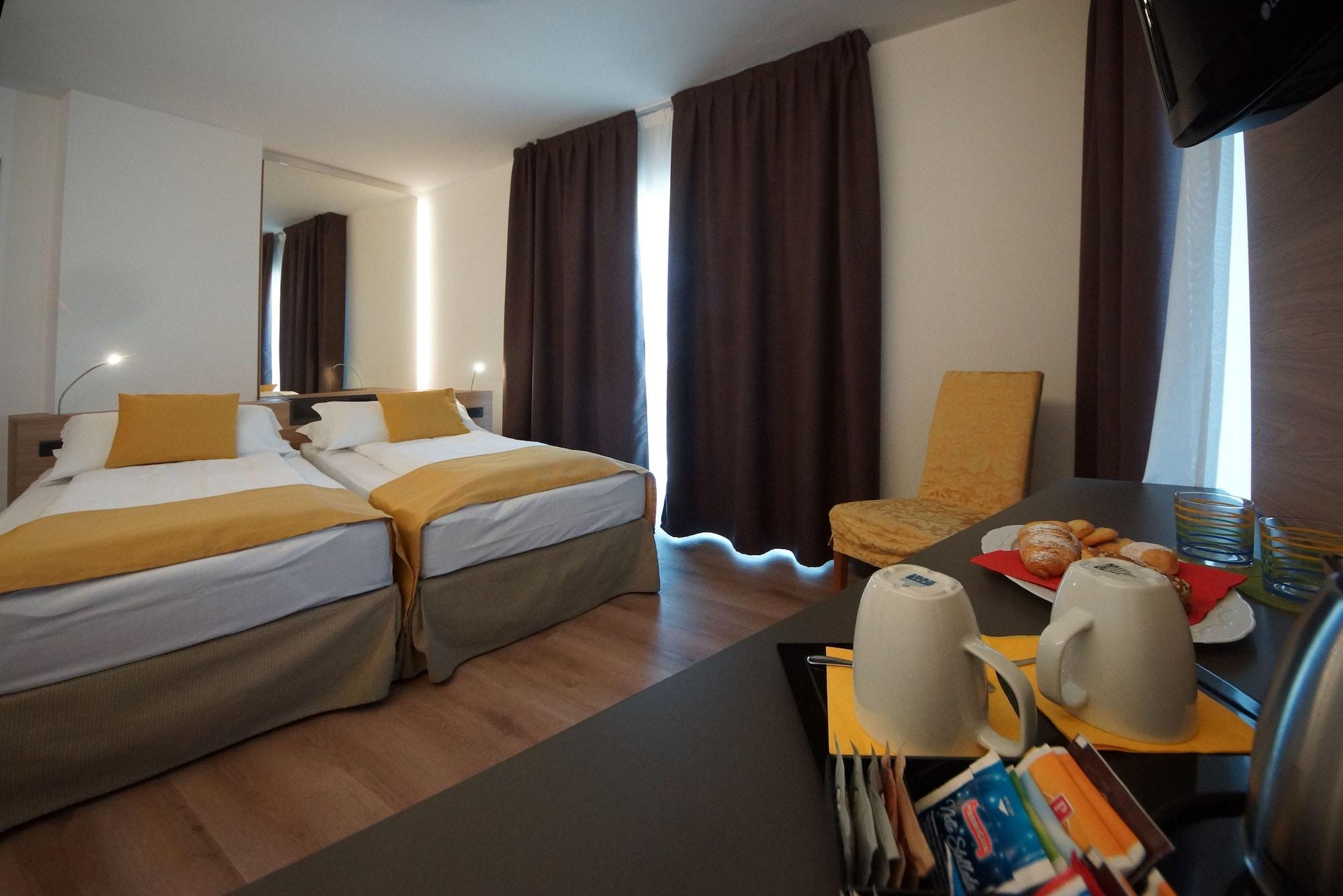 Ambassador Suite Hotel Рива дел Гарда Екстериор снимка