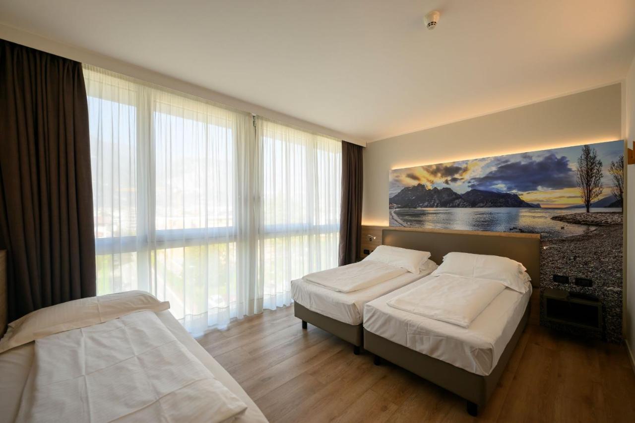 Ambassador Suite Hotel Рива дел Гарда Екстериор снимка