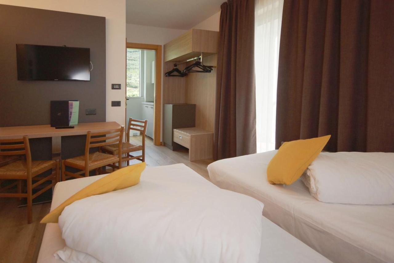 Ambassador Suite Hotel Рива дел Гарда Екстериор снимка