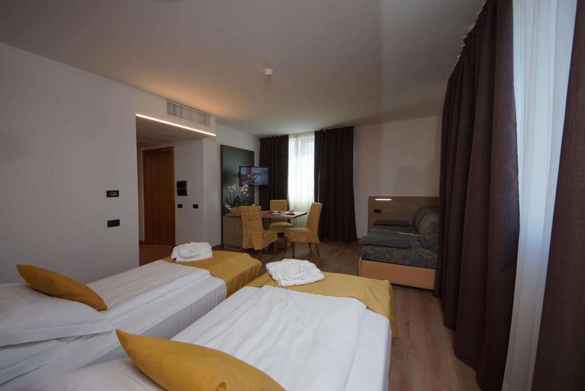 Ambassador Suite Hotel Рива дел Гарда Екстериор снимка