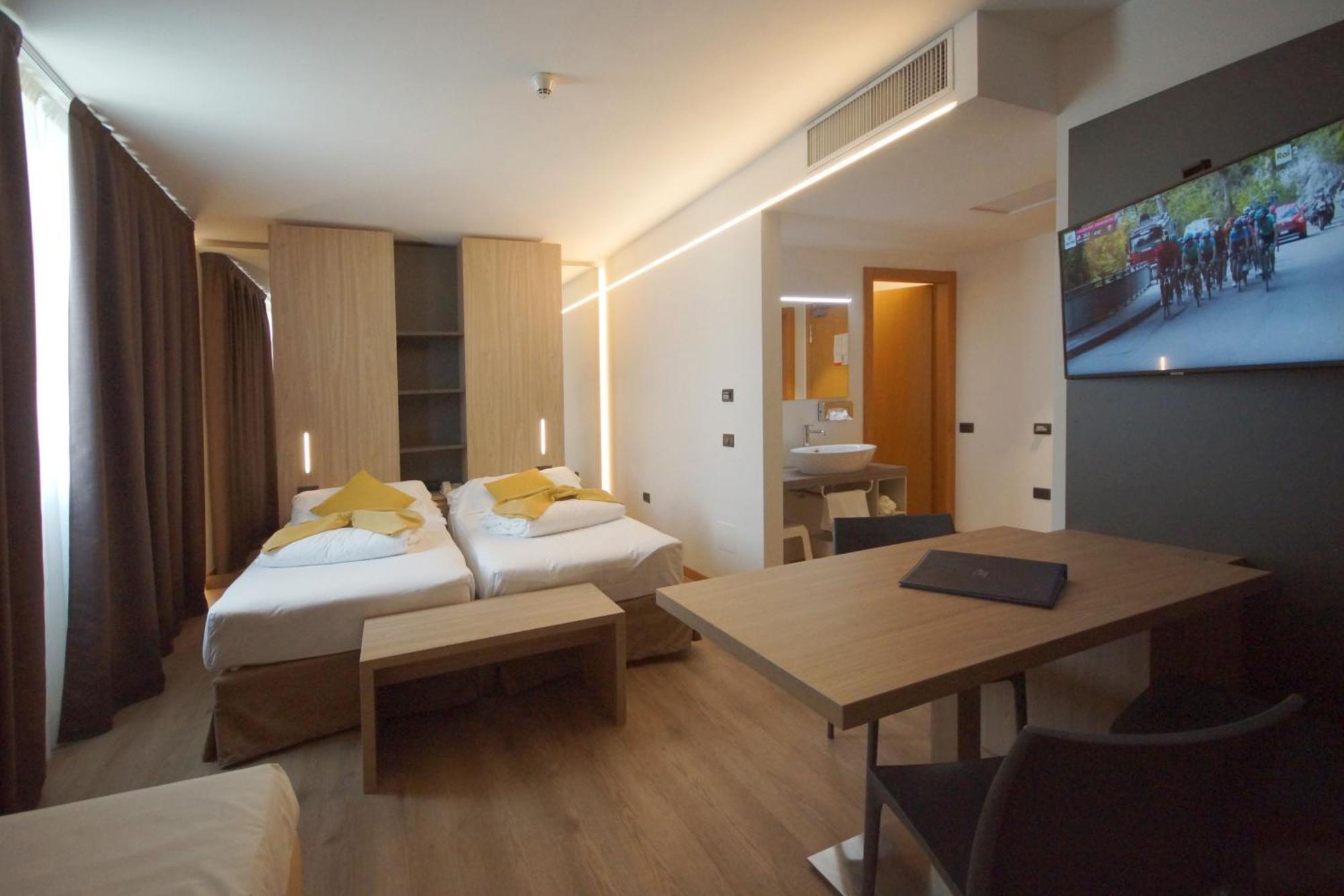 Ambassador Suite Hotel Рива дел Гарда Екстериор снимка