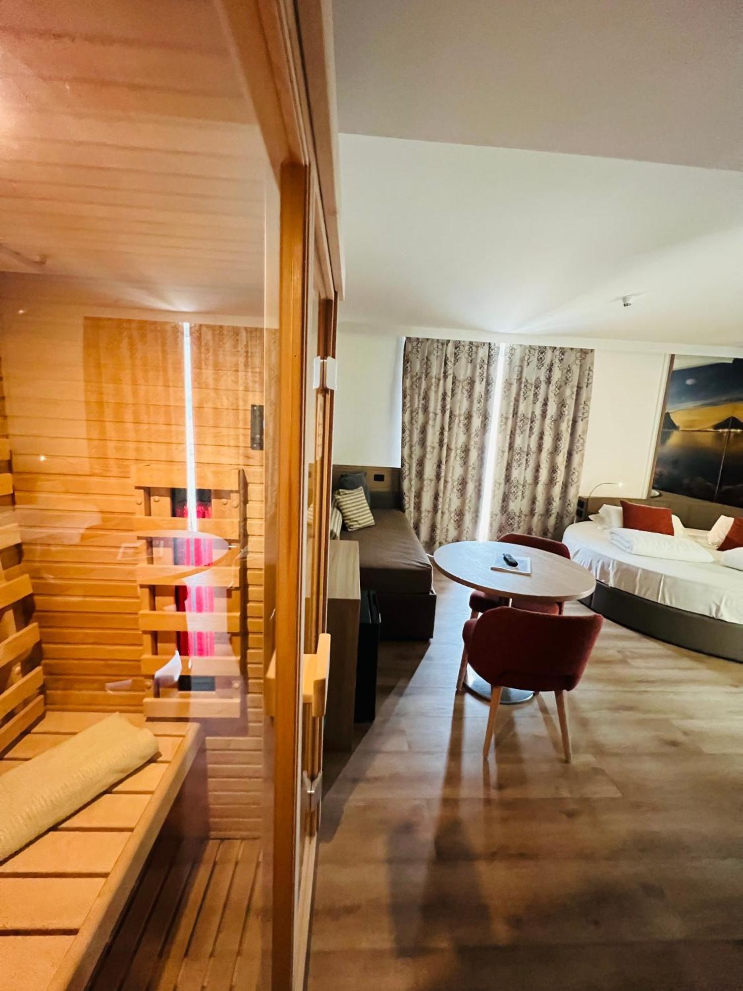 Ambassador Suite Hotel Рива дел Гарда Екстериор снимка