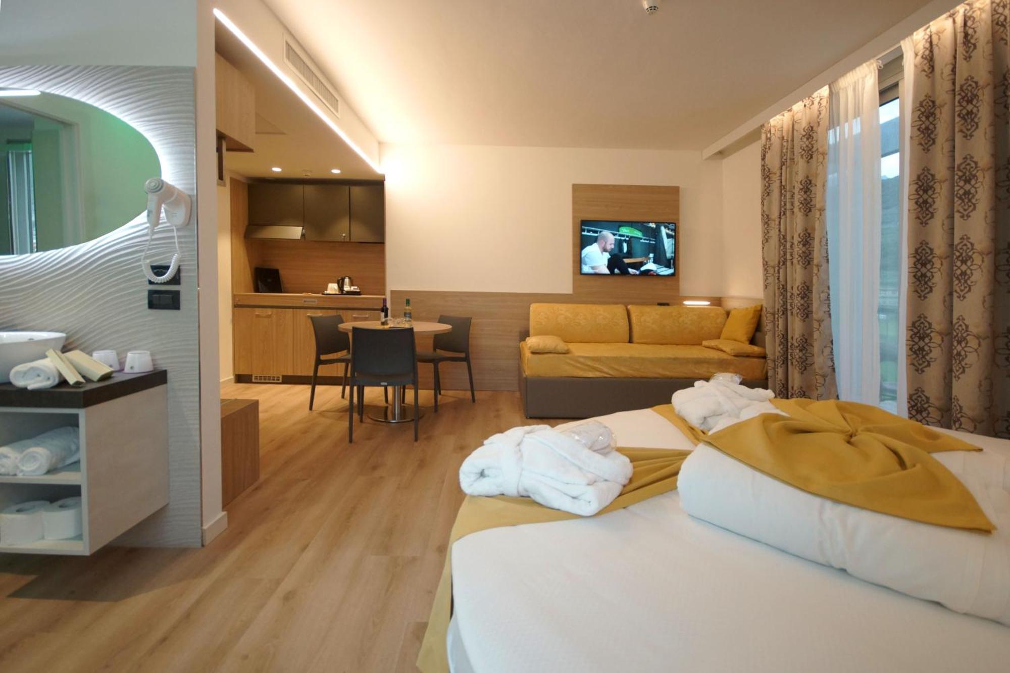 Ambassador Suite Hotel Рива дел Гарда Екстериор снимка