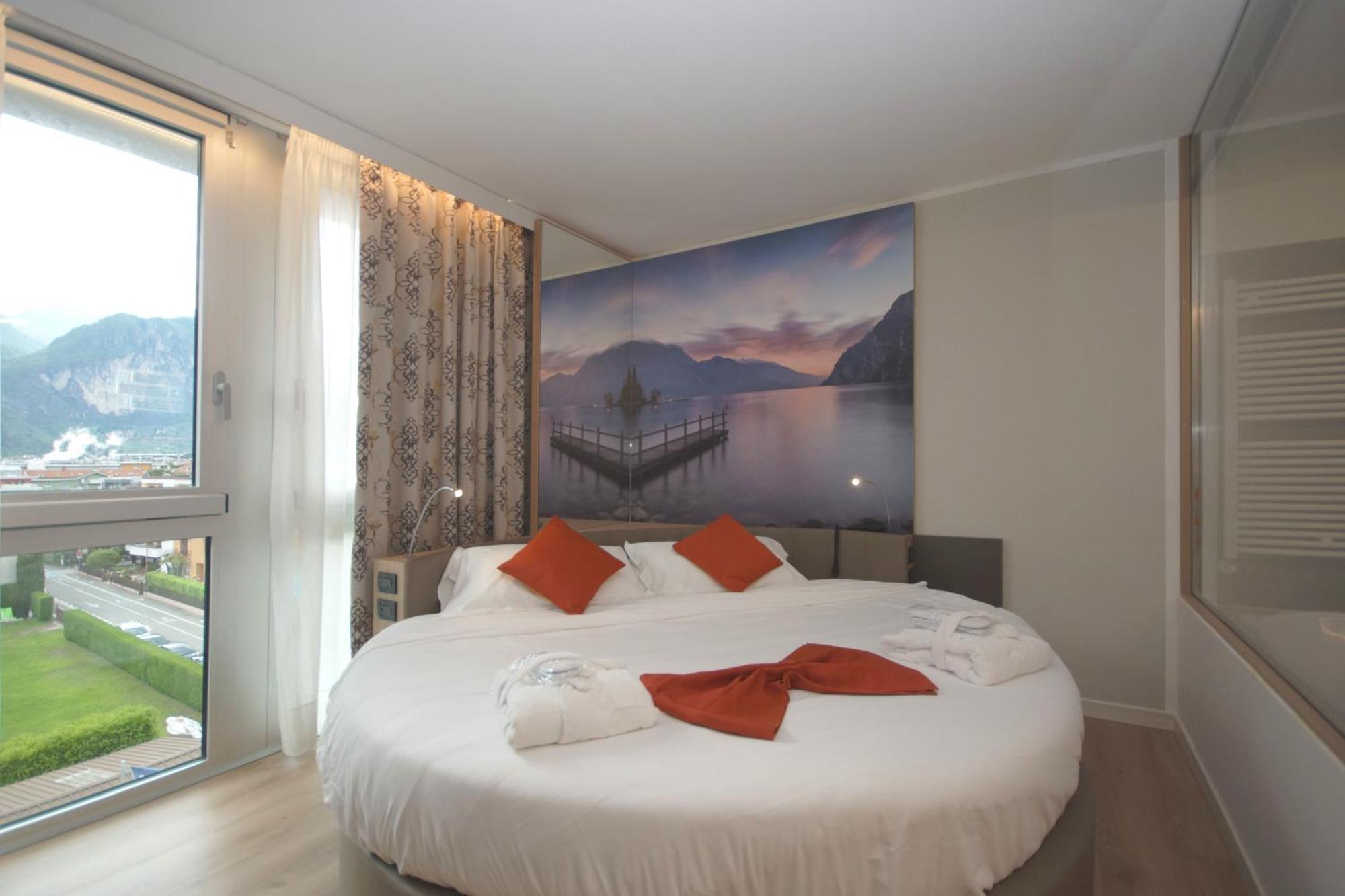 Ambassador Suite Hotel Рива дел Гарда Екстериор снимка