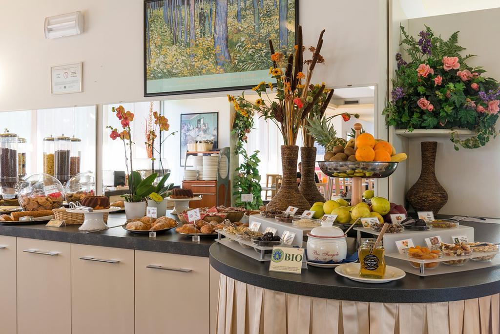 Ambassador Suite Hotel Рива дел Гарда Екстериор снимка