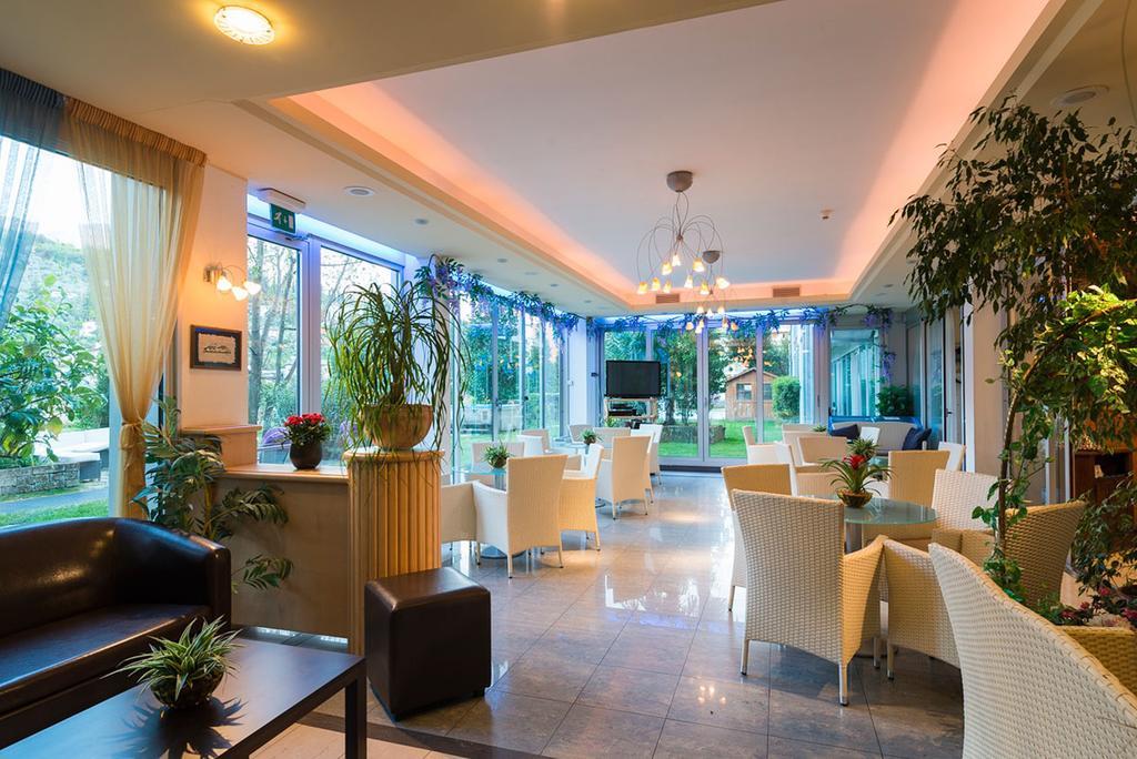 Ambassador Suite Hotel Рива дел Гарда Екстериор снимка