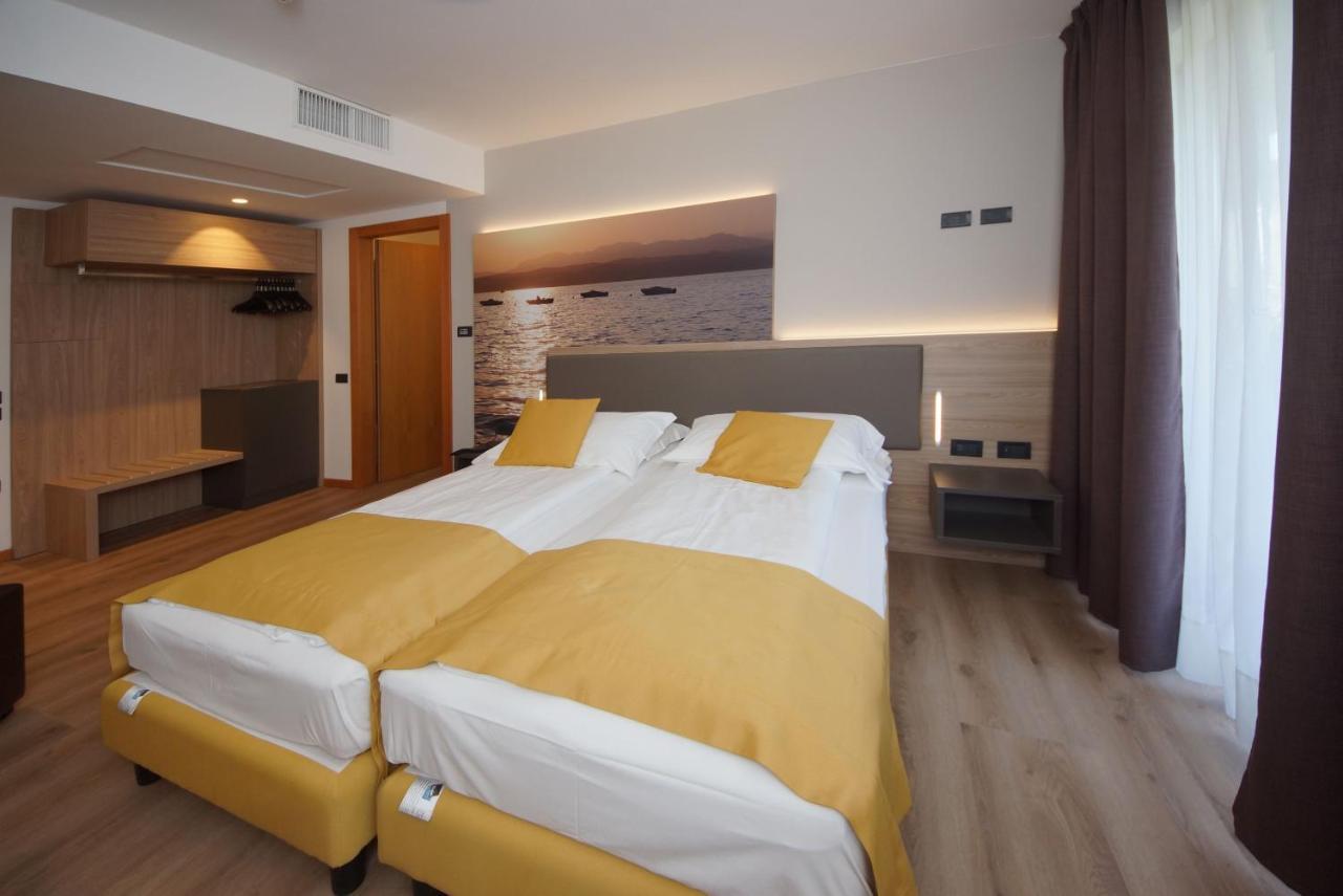 Ambassador Suite Hotel Рива дел Гарда Екстериор снимка