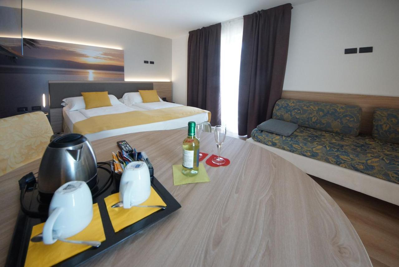 Ambassador Suite Hotel Рива дел Гарда Екстериор снимка