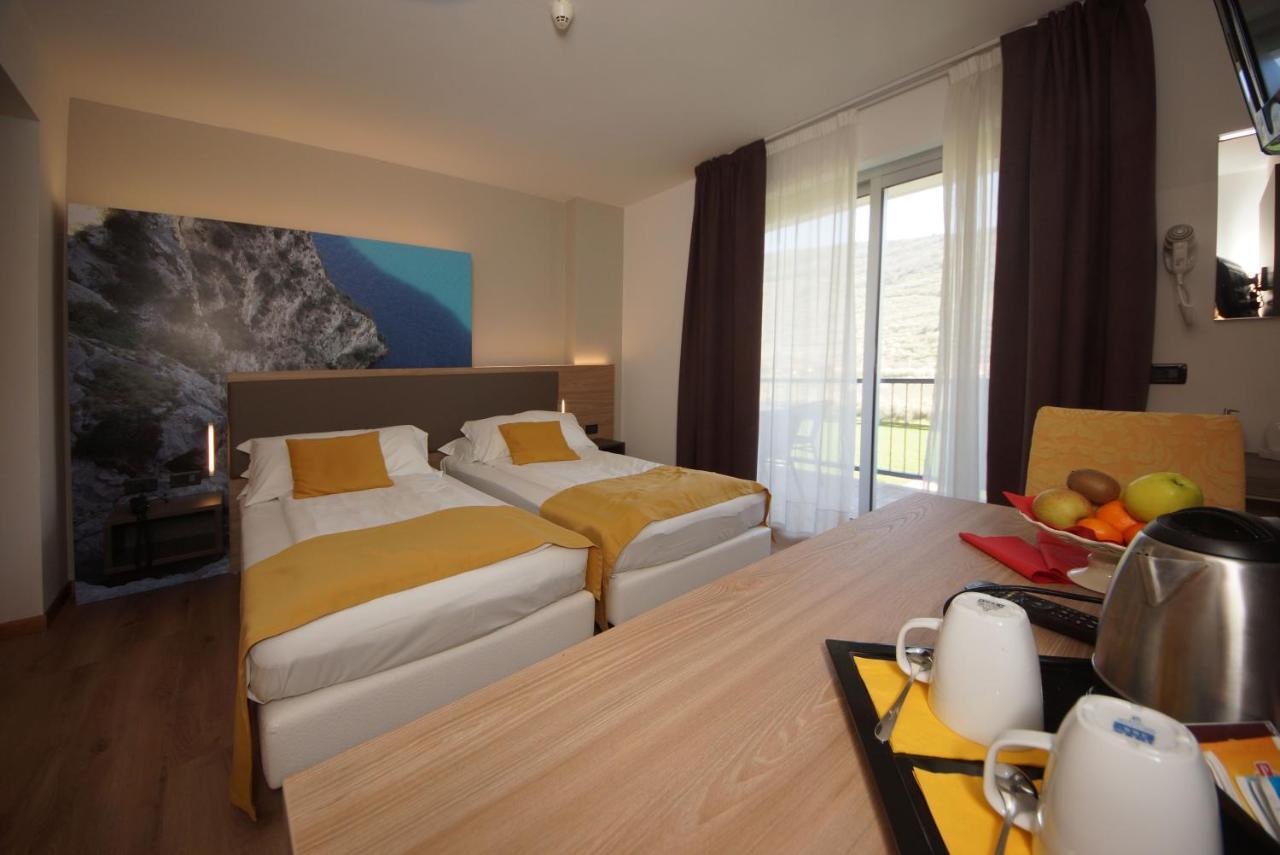 Ambassador Suite Hotel Рива дел Гарда Екстериор снимка