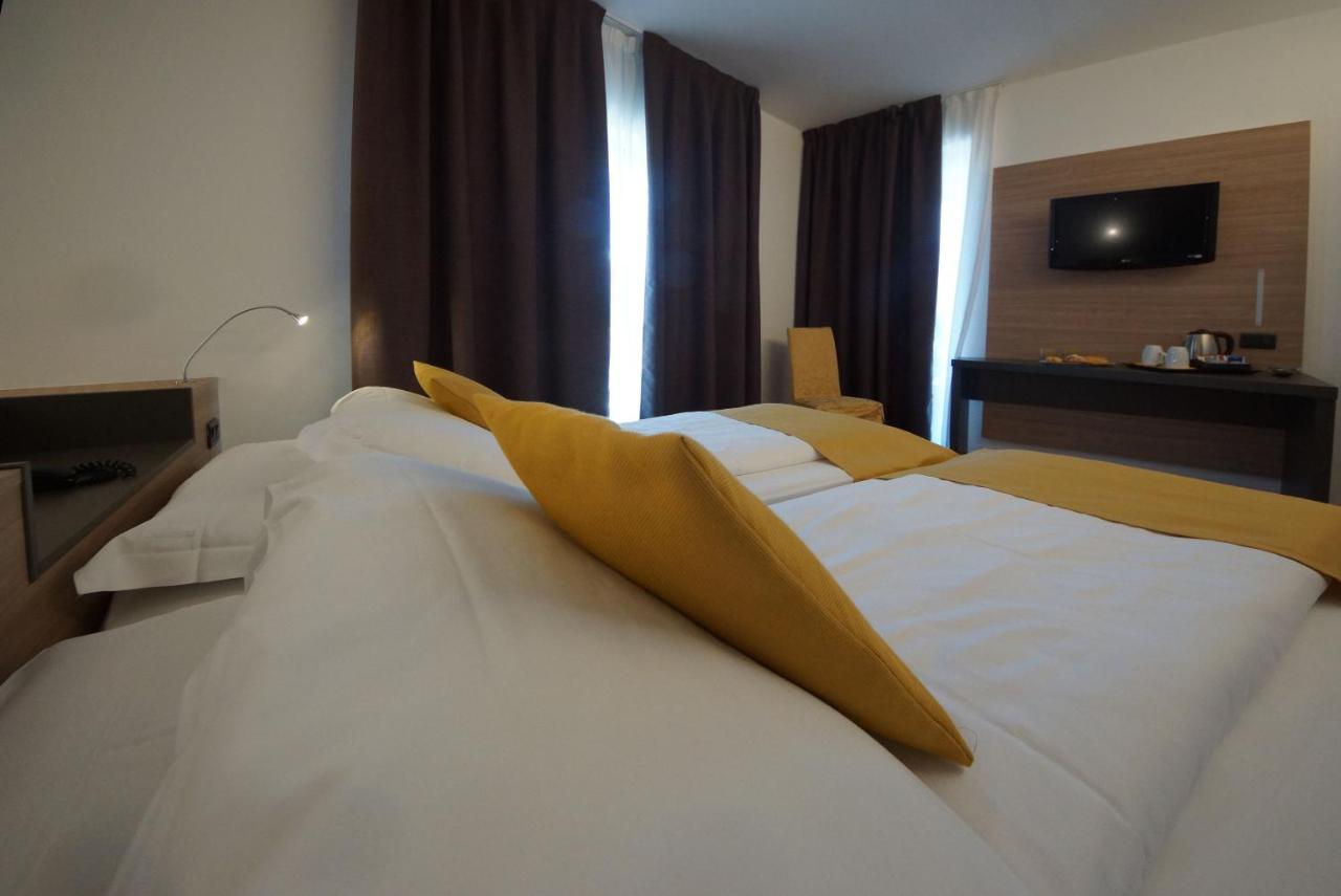 Ambassador Suite Hotel Рива дел Гарда Екстериор снимка