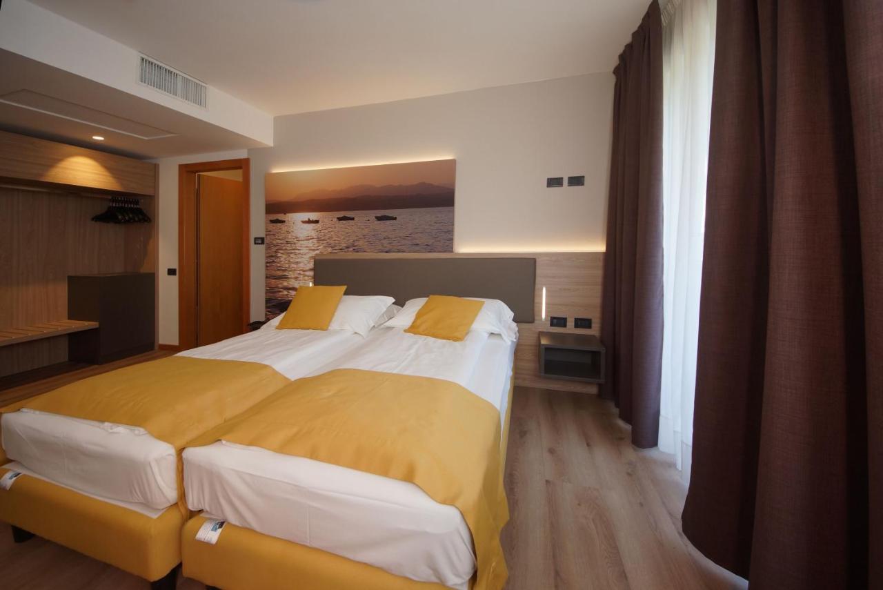 Ambassador Suite Hotel Рива дел Гарда Екстериор снимка