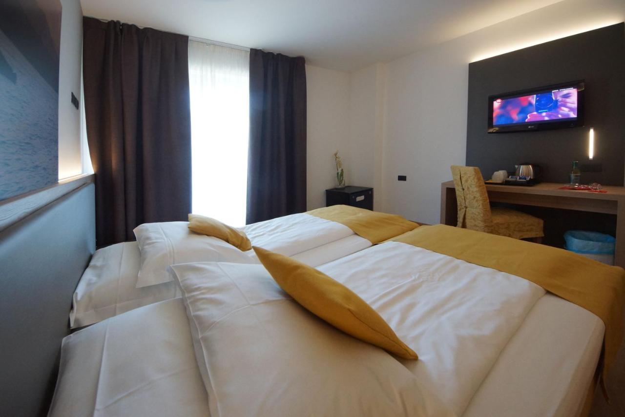 Ambassador Suite Hotel Рива дел Гарда Екстериор снимка
