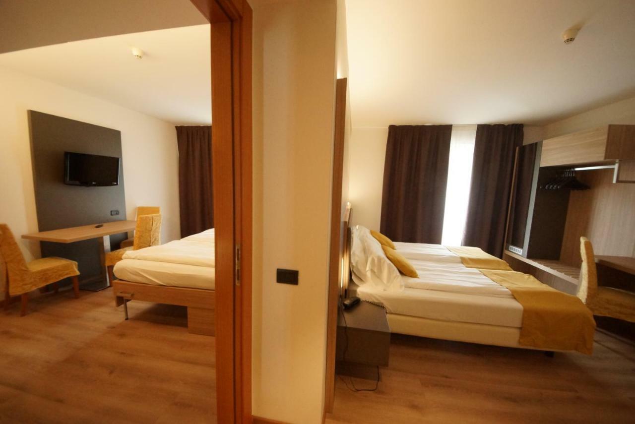 Ambassador Suite Hotel Рива дел Гарда Екстериор снимка
