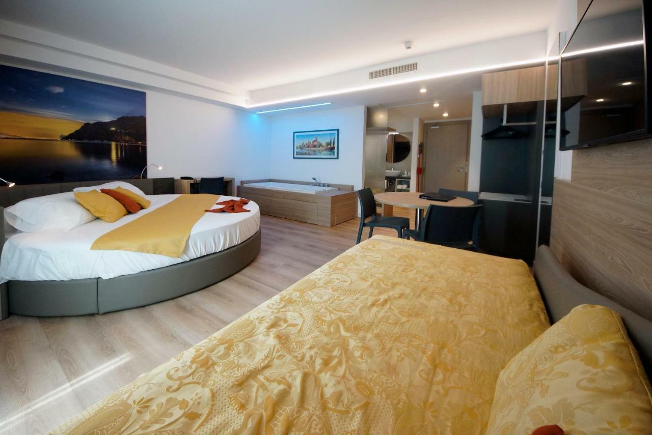 Ambassador Suite Hotel Рива дел Гарда Екстериор снимка